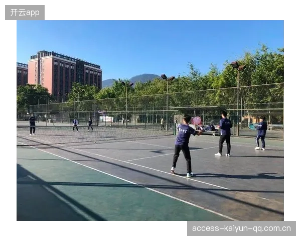 网球更强调接发球强度训练：成为场上全能选手的关键之道